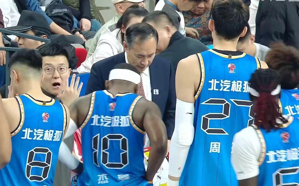 蛋蛋28-北京男篮继续追逐戴维斯 杨鸣力挺杜锋 曾繁日拳击刘全兴下体被罚
